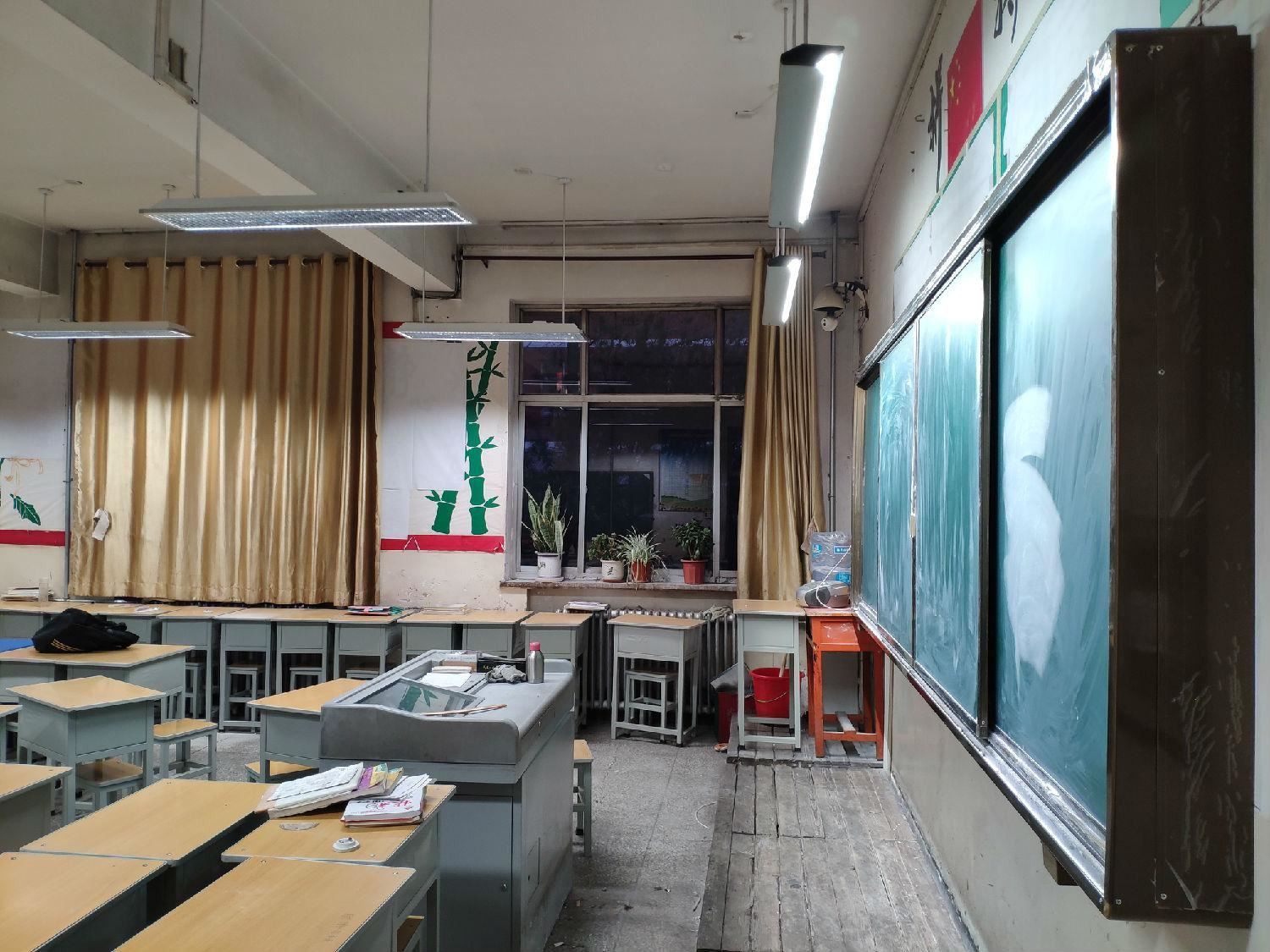 Classroom lights, are you still using ordinary lights You are out!