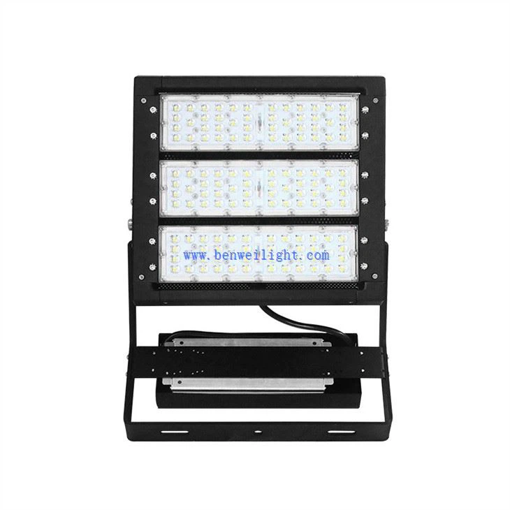 אור מבול LED למגרש כדורגל