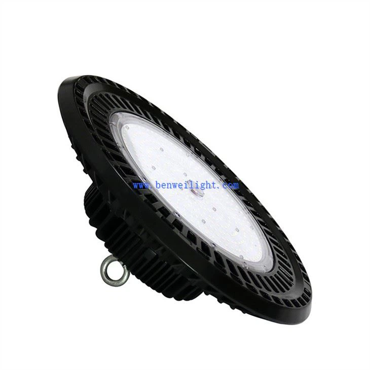 כמה מהיתרונות הבולטים של UFO Highbay Lights